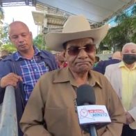 Dirigentes y simpatizantes acuden a felicitar a Leonel por su cumpleaños