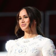 Autora británica denuncia posible plagio en proyecto televisivo de Meghan Markle