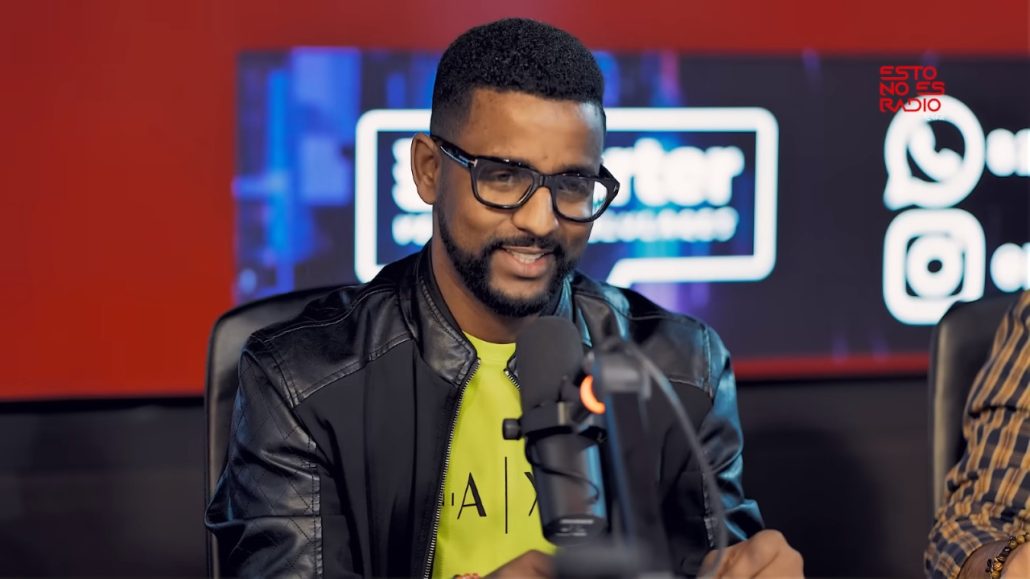 El dominicano responsable de las videollamadas de Google Meet, Juan Angustia, quien fue entrevistado por los panelistas de Esto No Es Radio, dijo que Alofoke Media Group es la empresa más parecida a Google en el país.