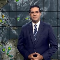 El analista meteorológico y presentador de noticias, Jean Suriel.