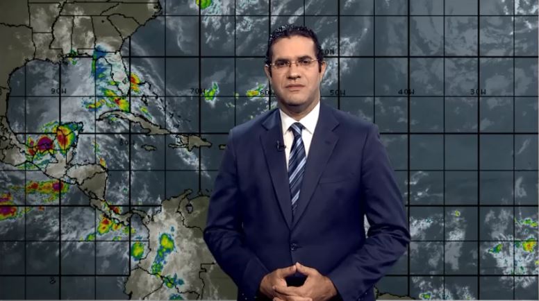 El analista meteorológico y presentador de noticias, Jean Suriel.