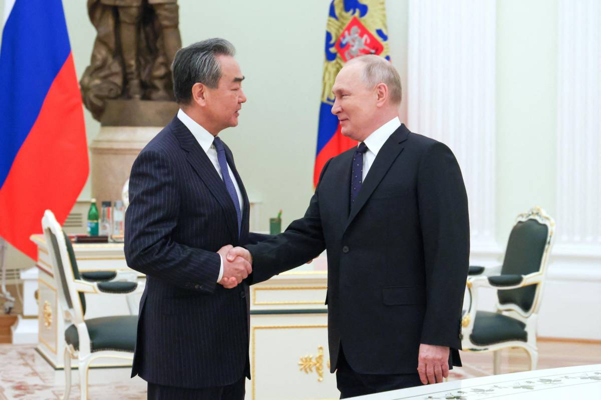 EEUU avisa a China que habrá "consecuencias" si estrecha sus lazos con Rusia