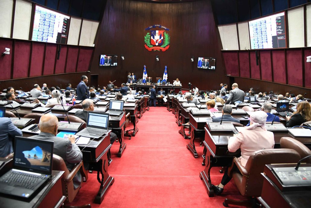 Matricula de diputados del PLD disminuye de 77 a 51, a menos de 6 meses de las elecciones congresuales