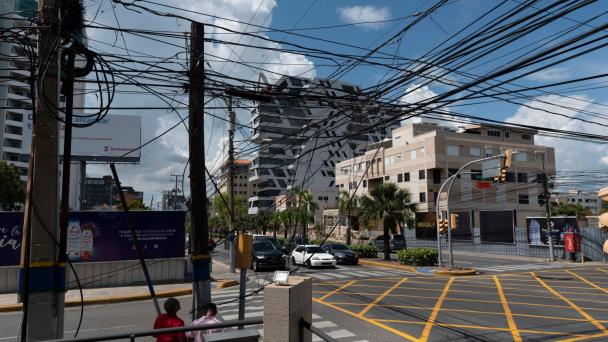 Anuncian plan contra contaminación visual con retiro de cableado en desuso en la ciudad de Santo Domingo