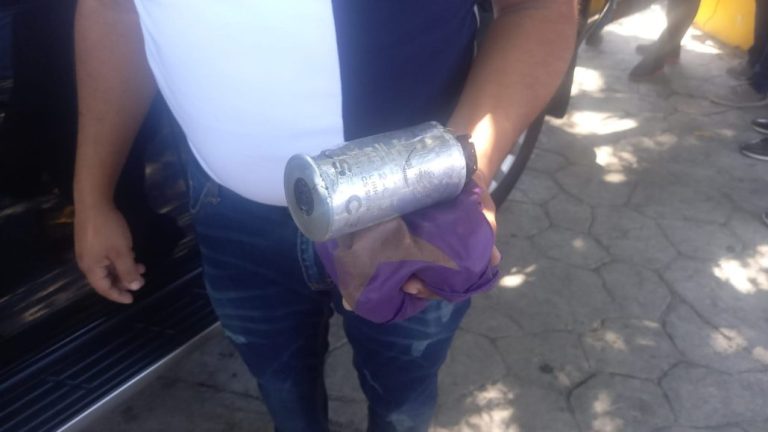 Lanzan bomba lacrimógena frente a Casa Nacional del PLD 11 | Noticias de hoy en República Dominicana 90C51E1A 8A3C 4F63 8365 3CF8E1478F4A | Noticias de hoy en De Último Minuto