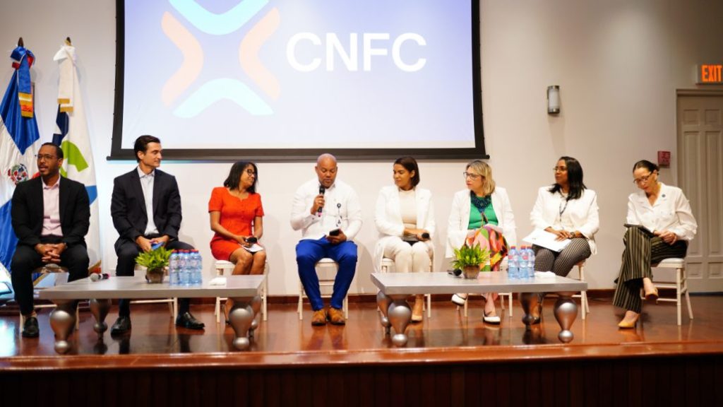 Foto de los panelistas del evento | Noticias de hoy en De Último Minuto