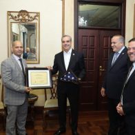 Héroe dominicano Aquilino Gonell es recibido por el presidente Luis Abinader en el Palacio Nacional