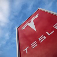 Autoridades de EEUU investigan nuevos problemas de fabricación en Tesla