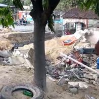 Camión deja tres muertos tras colisionar con una vivienda