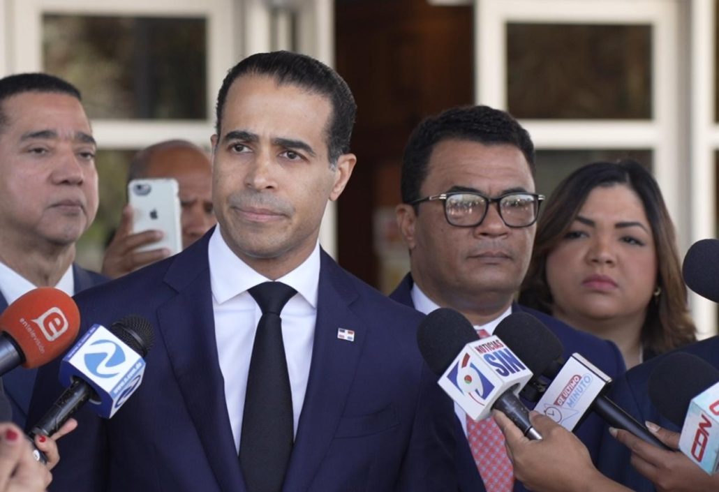 PLD deposita denuncia sobre uso de fondos públicos para compra de alcaldes de la oposición