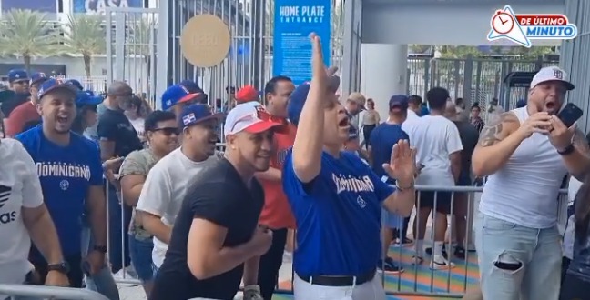 Fanáticos dominicanos llegan al LoanDepot Park