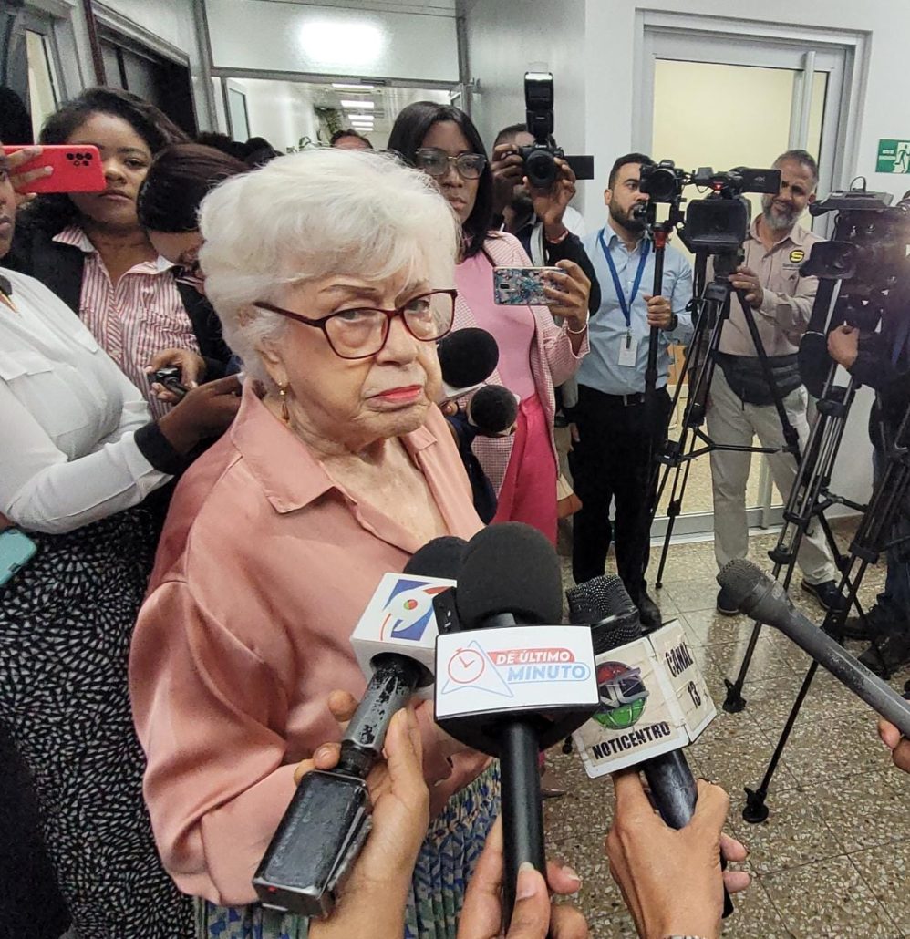 La directora de Ética e Integridad Gubernamental, Milagros Ortiz Bosch