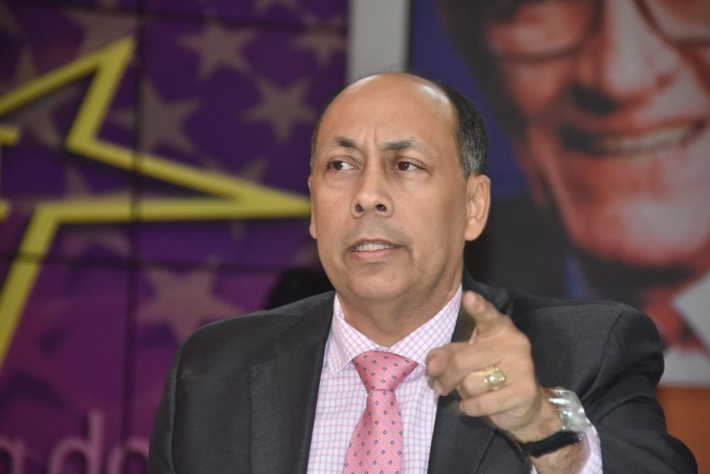 El exsenador René Canaán renuncia del PLD