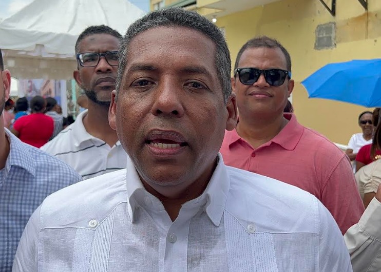 El aspirante a la alcaldía del municipio Santo Domingo Norte por el Partido Revolucionario Moderno (PRM), Carlos Ortiz