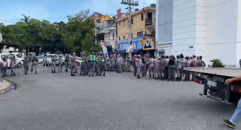 Refuerzan seguridad en inmediaciones del Palacio de Justicia previo a coerción de operación Calamar