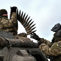 Polonia anuncia que fabricará más munición por la guerra en Ucrania