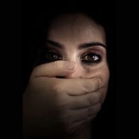 Mujer sufre reiteradas violaciones en la estación de tren de Milán