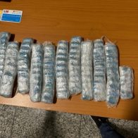 ATRAPAN EN EL AILA DOMINICO-ESPAÑOL CON FAJA LLENA DE BOLSITAS DE COCAÍNA