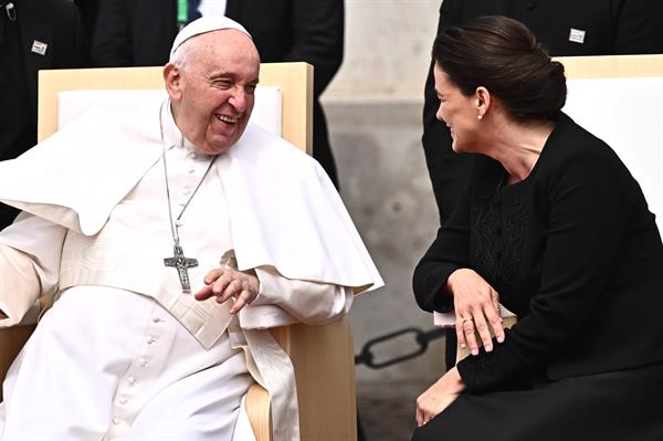 El papa pide a Europa "ocuparse de la inmigración sin excusas ni dilaciones"