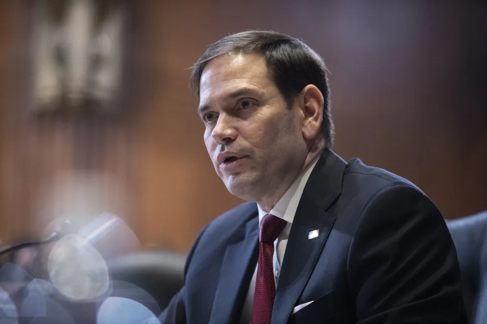 Senador a Biden: tenga "cuidado" con Petro porque es "un agente del caos"
