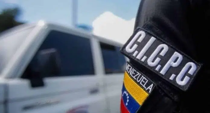 Detienen a dos policías en Venezuela por agredir a personal médico