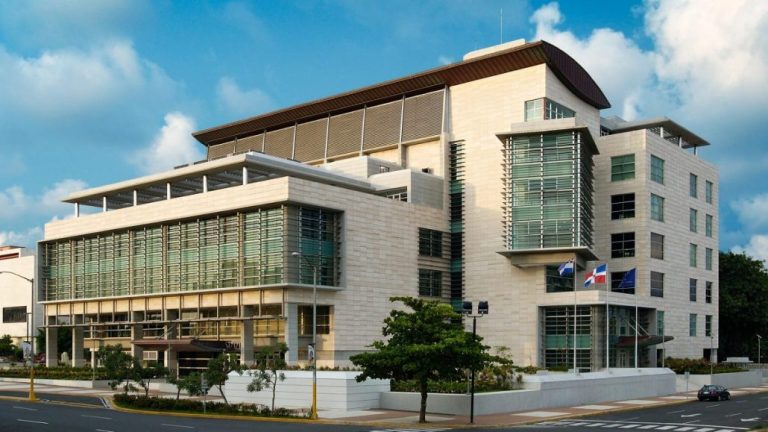 PRG dispone auditoría de infraestructura física y eléctrica en La Victoria; solicita campamento del COE