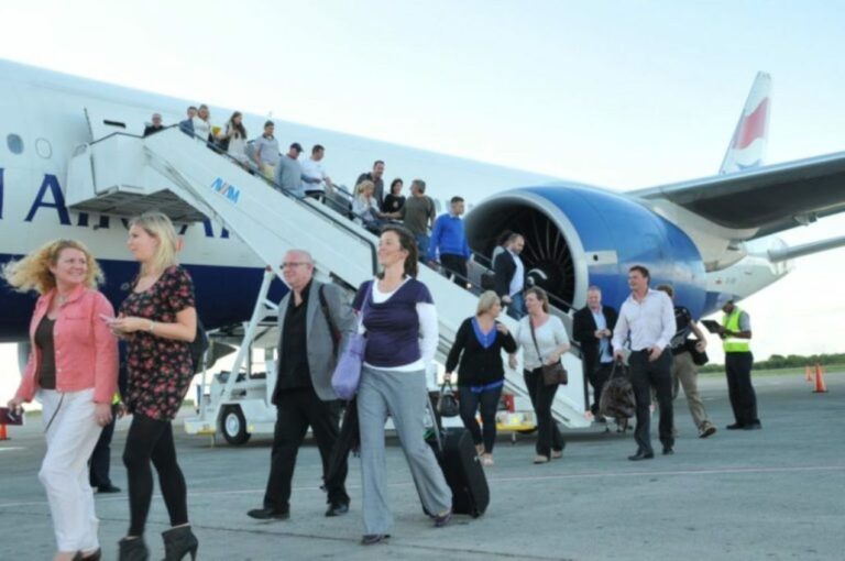 Turistas llegando a RD.