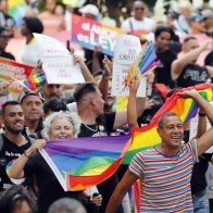Cientos de personas participan en la conga contra la homofobia y la transfobia en Cuba