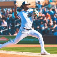 Rodríguez triunfa, Bonifacio triple y sencillo, Baldwin jonronea