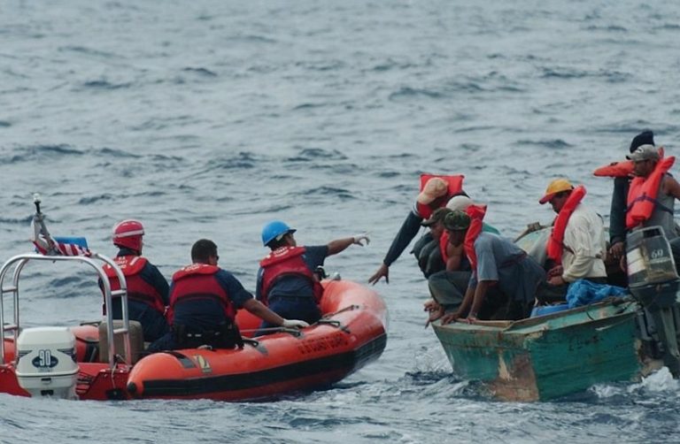 Repatrian dominicanos intentaron entrar ilegal a PR | Noticias de hoy en De Último Minuto