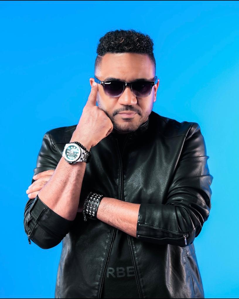 Silvio Mora promociona tema “Coquero qué tú vende” junto al urbano Benny Montero