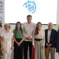 Carolina Mejía encabeza lanzamiento al mercado de la primera botella 100% reciclada en el país
