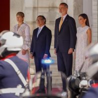 Los reyes de España reciben con honores a Petro en su visita de Estado