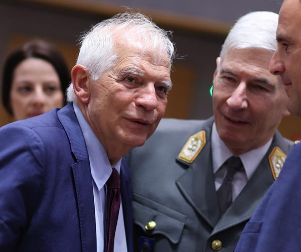 Borrell celebra que el entrenamiento de pilotos ucranianos ya haya comenzado