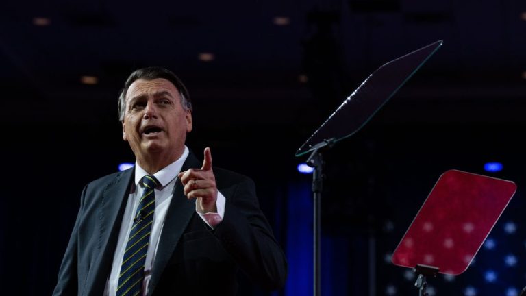 Bolsonaro adelanta que recurrirá ante la Corte Suprema si es inhabilitado