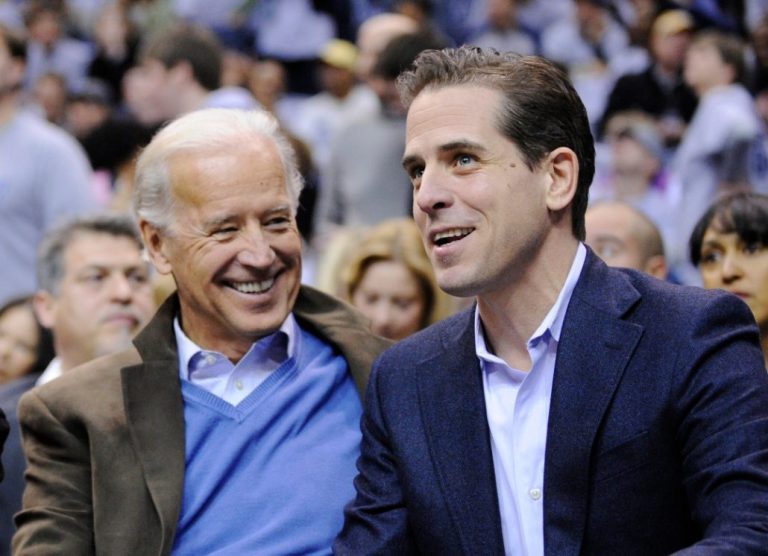 Acusan al hijo de Biden por posesión ilegal de un arma y de un delito de impuestos