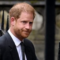 Príncipe Harry culpa a los tabloides de generarle "paranoia"