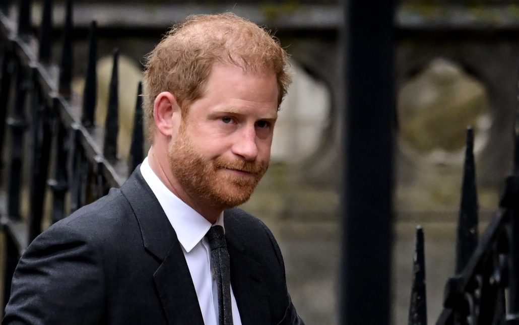 Príncipe Harry culpa a los tabloides de generarle "paranoia"