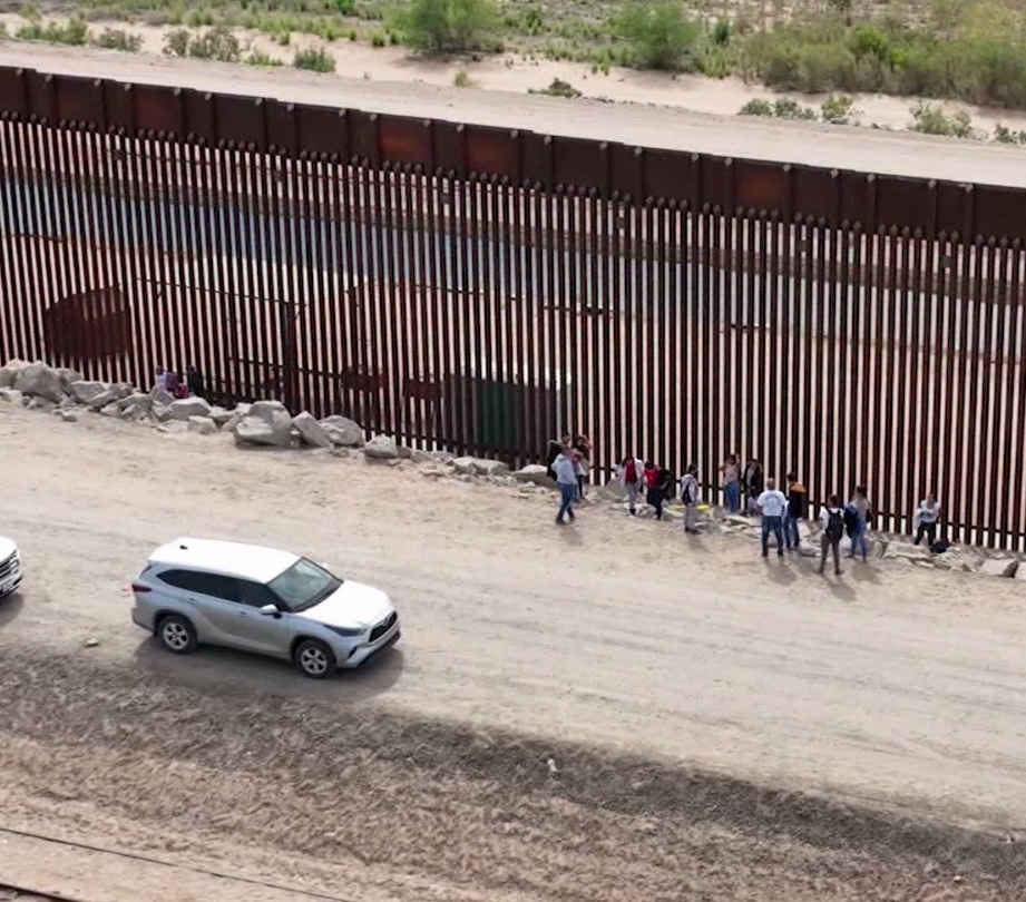 Detenciones de migrantes en frontera EE.UU. se reducen un 70%