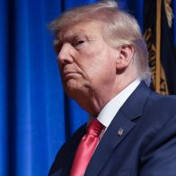 Trump r