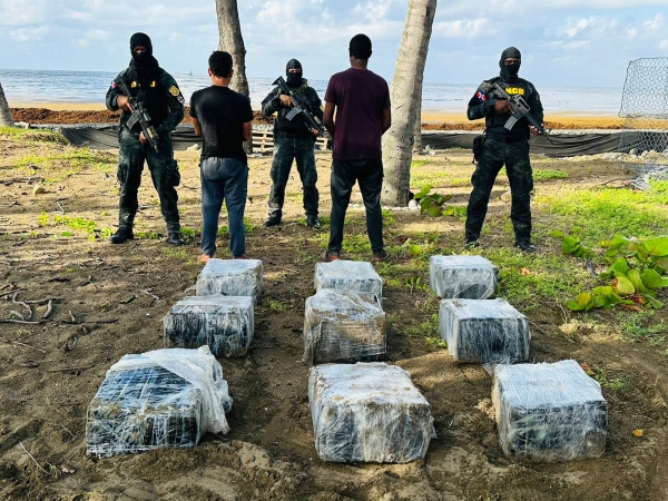 Ocupan 240 paquetes de presunta cocaína en SDE
