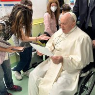 El papa será dado de alta este viernes tras su operación