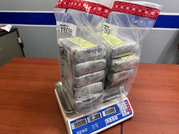 Apresan a 5 personas en Santiago con 10 paquetes de presunta cocaína