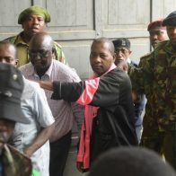 Fallece en custodia policial un detenido por más de 300 muertes en una secta en Kenia