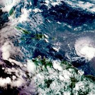 Islas caribeñas clausuran escuelas y aeropuertos ante llegada de la tormenta Bret