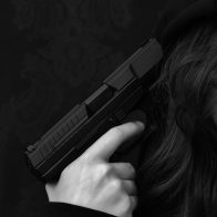 Una joven intenta suicidarse de un disparo en parqueo de un supermercado en el DN