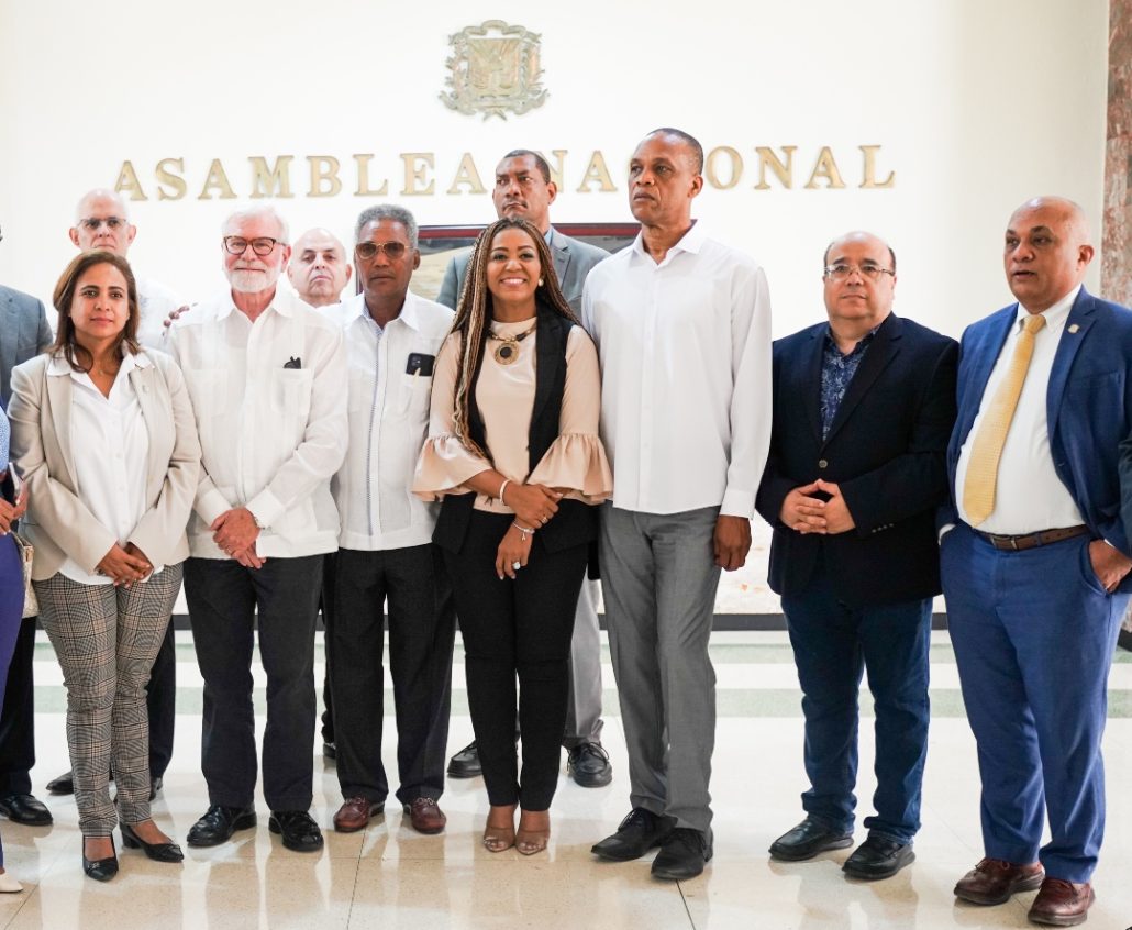 Comunidad evangélica solicita ante diputados aprobación del Código Penal