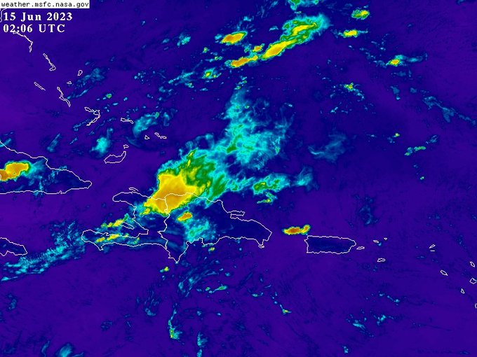 Día caluroso con algunas lluvias por efectos de vaguada
