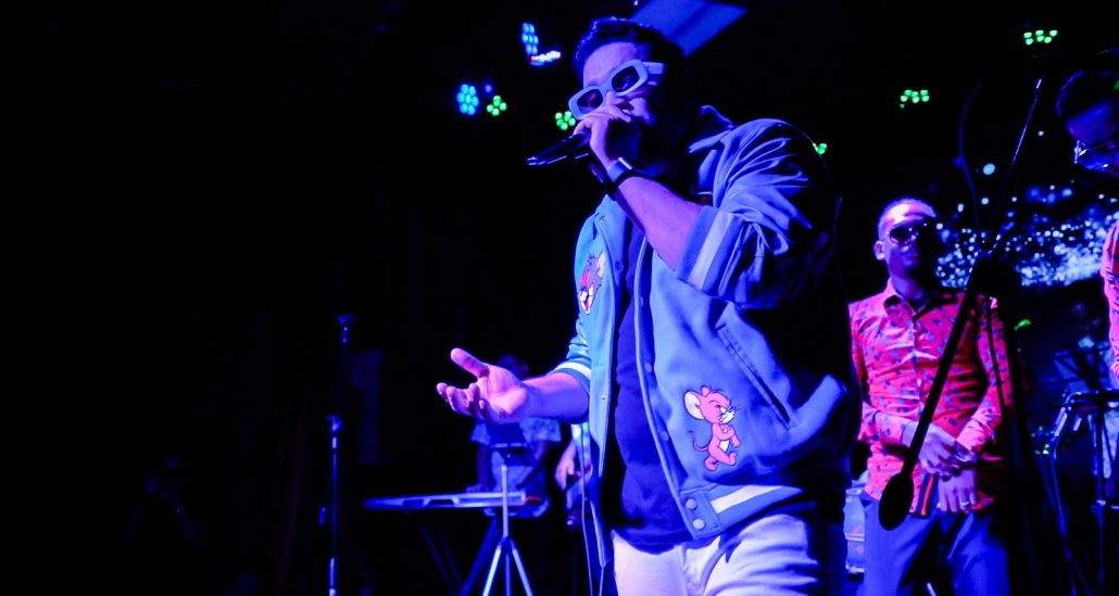 Rafely Rosario presenta con éxito su concierto “Rafely Completo”