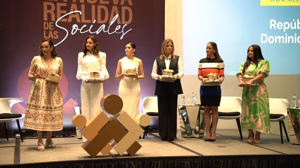Encuentros Interactivos realiza panel "La Nueva Realidad de las Sociales"